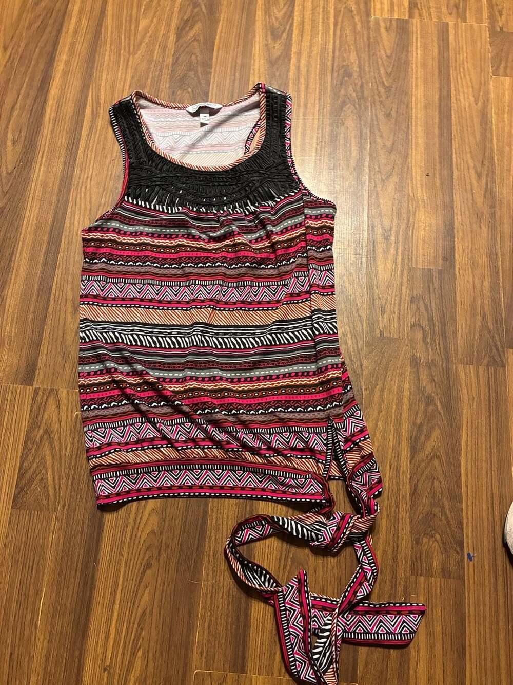 Speechless Women's Pink and Black Geometric Print Sleeveless Tank Top with Side